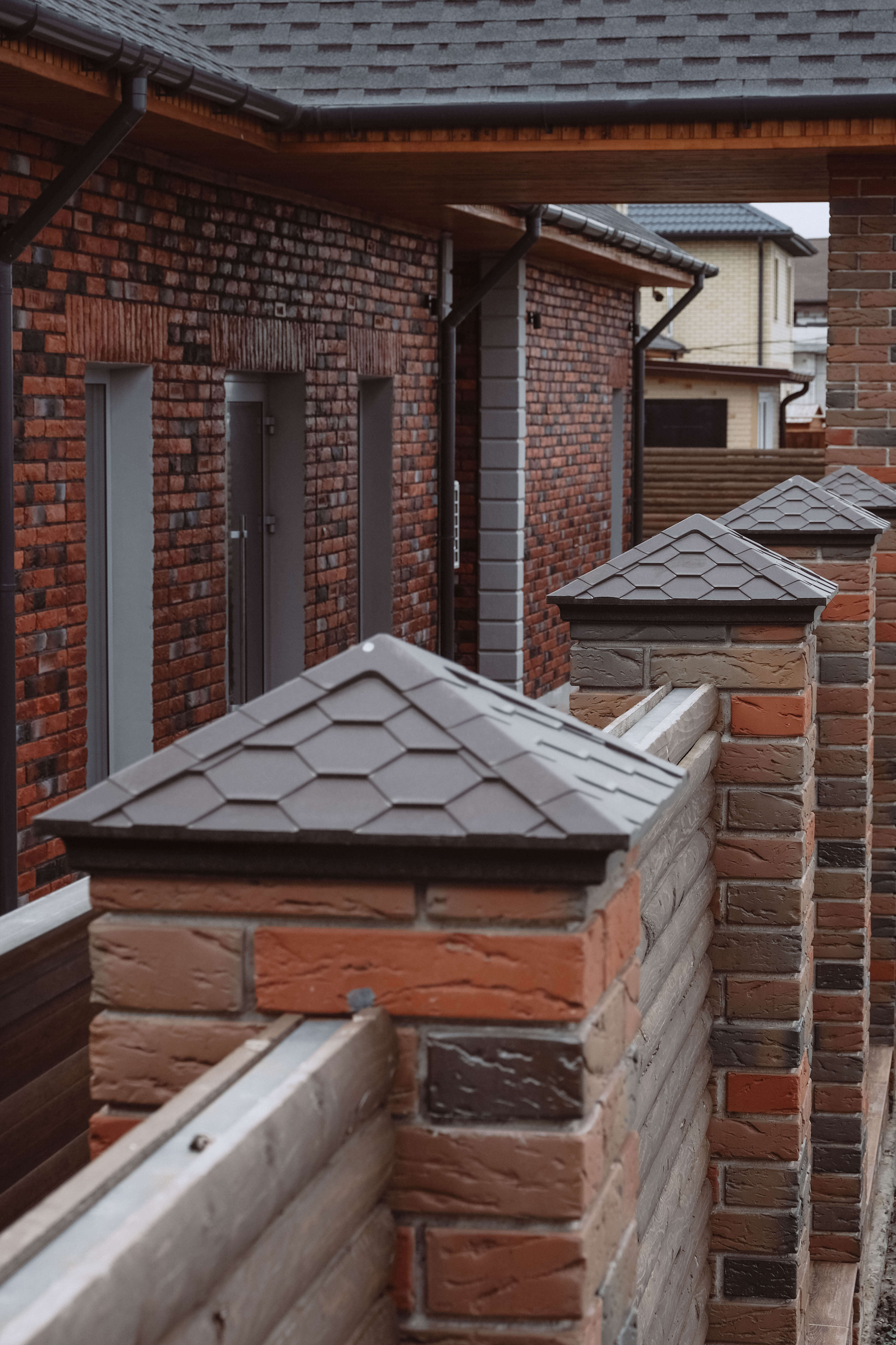 Колпак Zking Эверест Коричневый на столб 1.5х1.5 кирпича (390х390мм) в Аксубаево фото